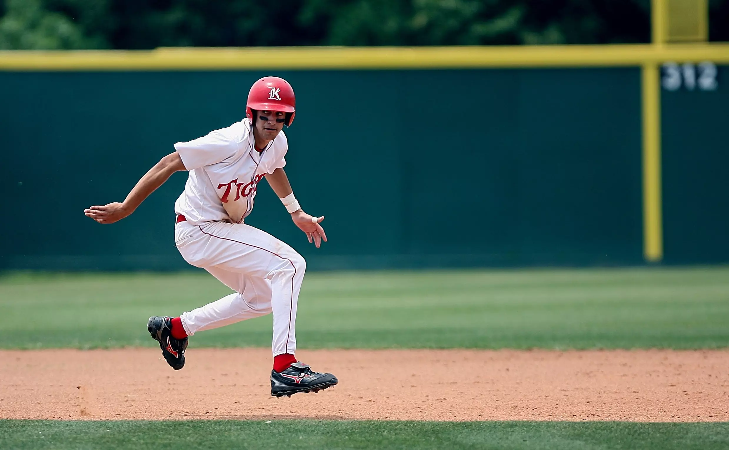 Right Hander Pickoff Move